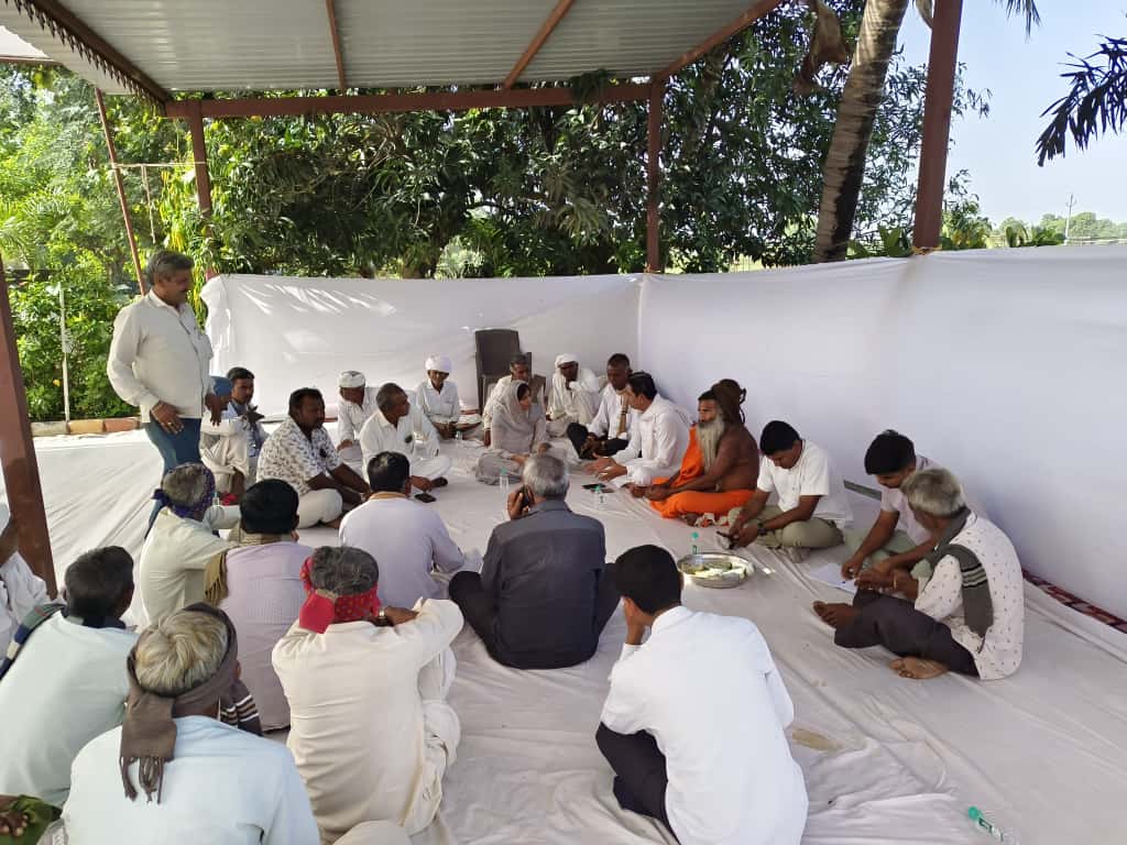 #रेवदर विधायक श्री मोतीराम कोली जी की माताजी के स्वर्गवास होने पर उनके निवास स्थान पर शोकसभा में शामिल होकर भावपूर्ण श्रद्धांजलि अर्पित की।

ईश्वर दिवंगत आत्मा को अपने श्रीचरणों में स्थान दें और परिजनों को इस दुःख को सहने की शक्ति प्रदान करें।

<a href="/INCRajasthan/">Rajasthan PCC</a>