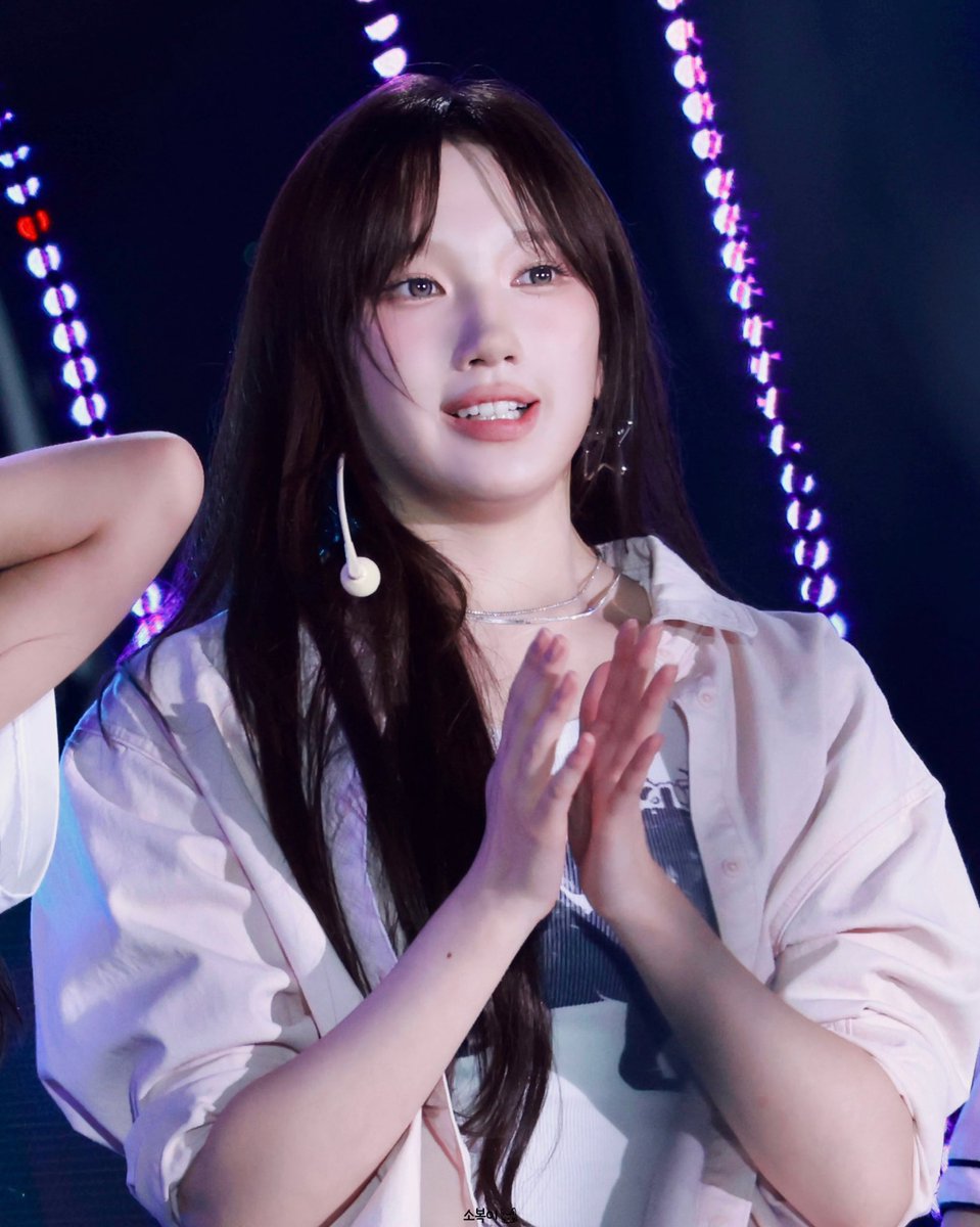 25.10.10 APEC MUSIC FESTA

#유스피어 #USPEER #소이 #SOEE
<a href="/USPEER_official/">USPEER_official</a>