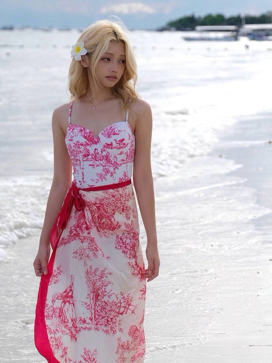 Gehlee_stream's tweet photo. Tropical vibes suit her #GEHLEE #gehle https://t.co/UQ1RCnHyic