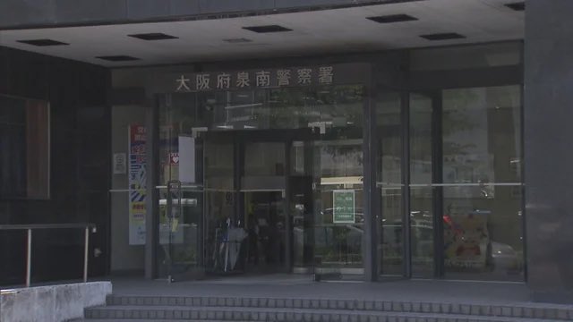 約４ｔの『山車』の下敷きに…秋祭りで２６歳男性が死亡「やぐらにひかれた」　大阪・泉南市

　１０月１１日朝、大阪府泉南市で開催されていた地元の秋祭りで、巡行していた「やぐら」と呼ばれる山車に、曳き手の男性がひかれ、搬送先の病院で死亡が確認されました。