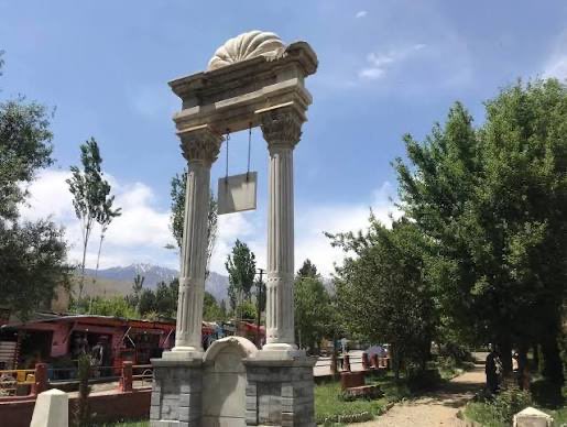 BattlefrontAF's tweet image. به تاریخ ۱۷ و ۱۸ میزان، حوالی ساعت ۹:۳۰ شب، نیروهای جبهه نبرد ملی در منطقه برجکِ پغمان موفق شدند یک جاسوس وابسته به گروه تروریستی طالبان را شناسایی و از بین ببرند.
بر اساس اطلاعات ابتدایی، این عملیات با دقت کامل انجام شده و بدون تلفات در صفوف نیروهای مقاومت پایان یافته است.