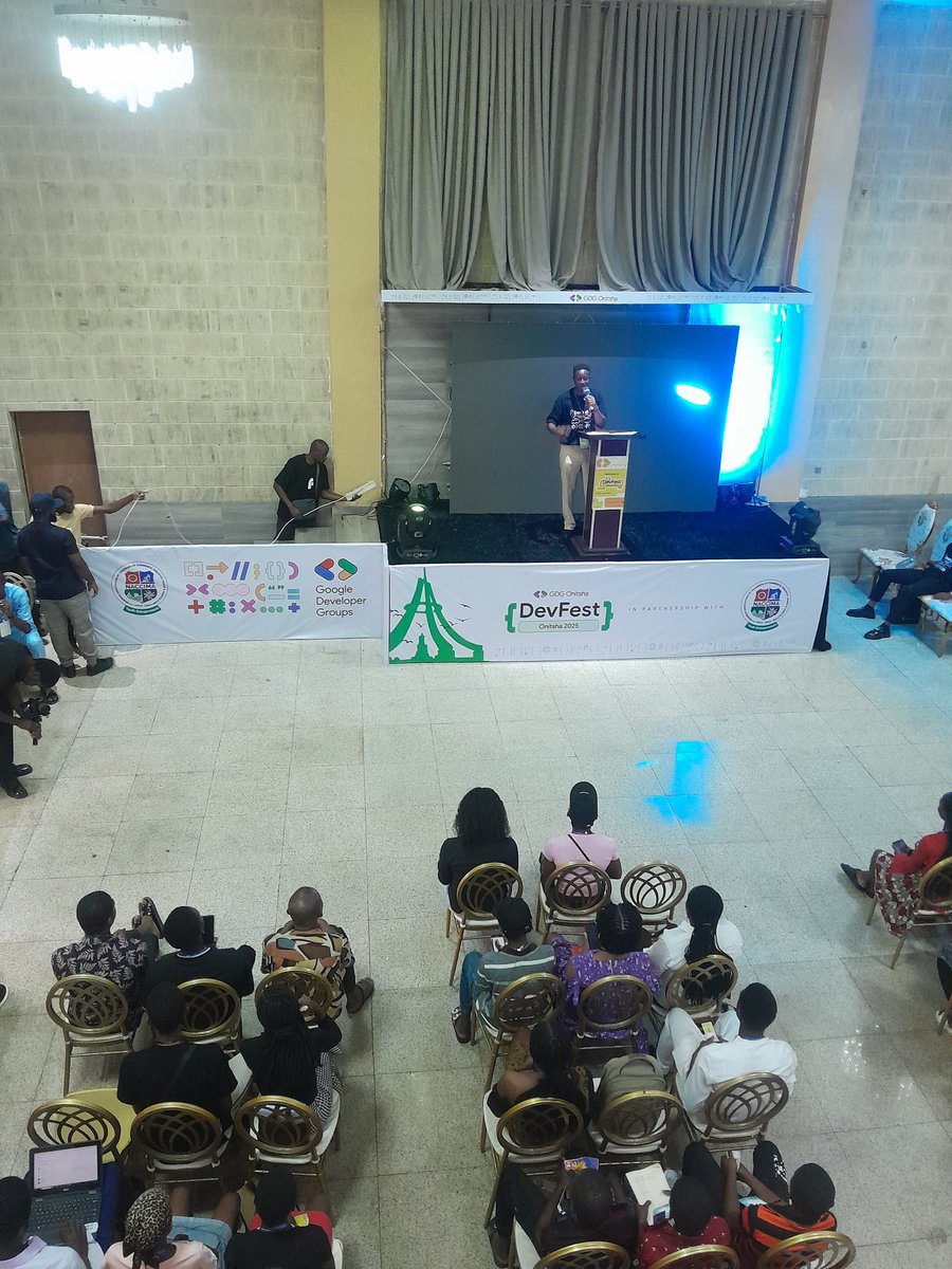 gdg_onitsha's tweet image. Mr Ken, with the opening remarks

#devfestonitsha2025 #devfestonitsha2025partner #gdgonitsha #devfest #devfestonitsha