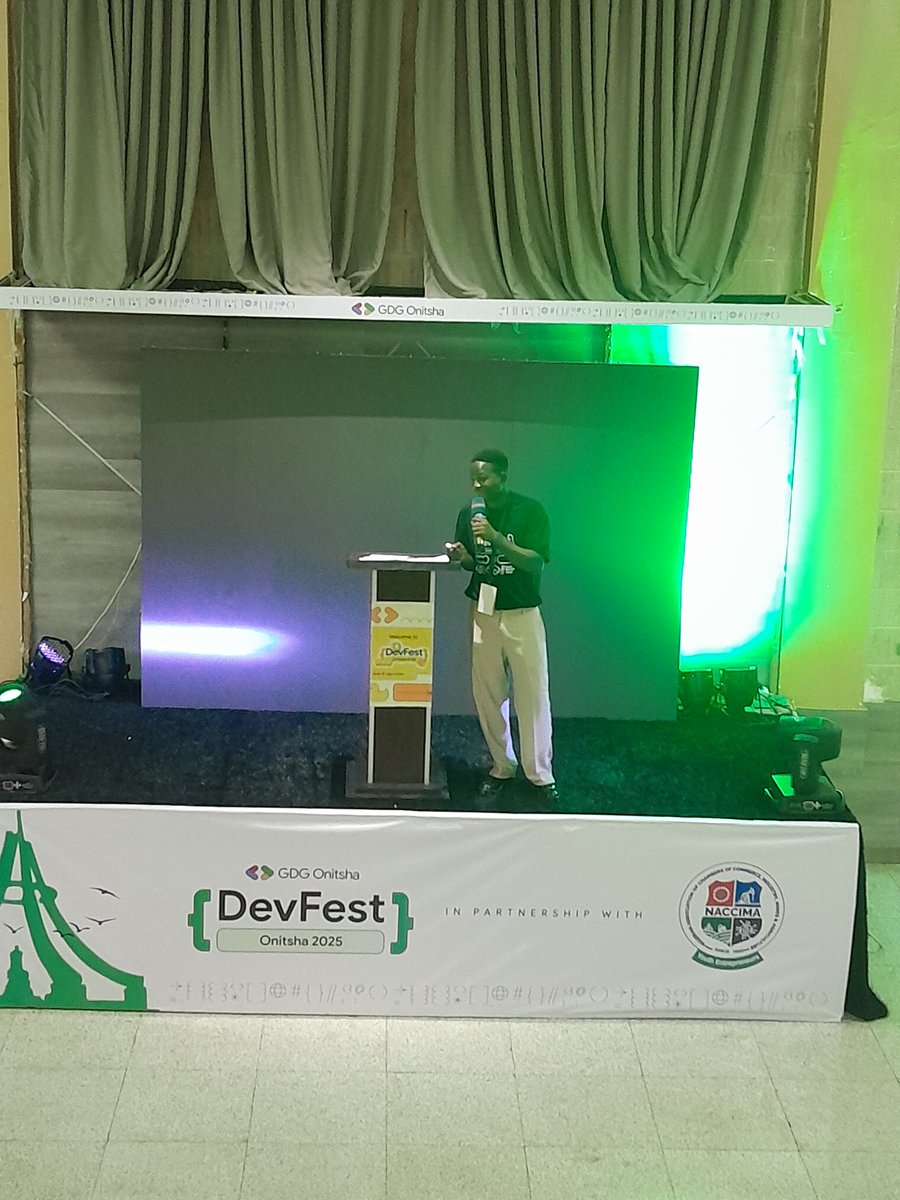 gdg_onitsha's tweet image. Mr Ken, with the opening remarks

#devfestonitsha2025 #devfestonitsha2025partner #gdgonitsha #devfest #devfestonitsha