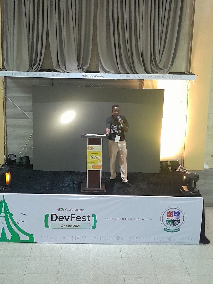 gdg_onitsha's tweet image. Mr Ken, with the opening remarks

#devfestonitsha2025 #devfestonitsha2025partner #gdgonitsha #devfest #devfestonitsha