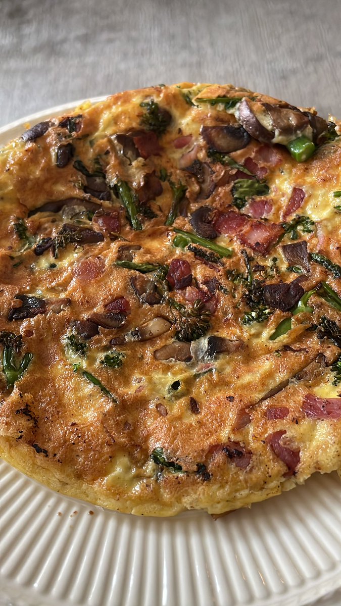 Omelet spek champignons bimi feta.