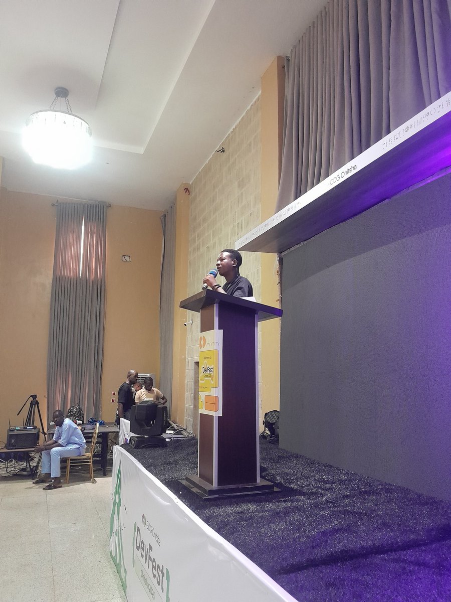 gdg_onitsha's tweet image. Mr Ken, with the opening remarks

#devfestonitsha2025 #devfestonitsha2025partner #gdgonitsha #devfest #devfestonitsha