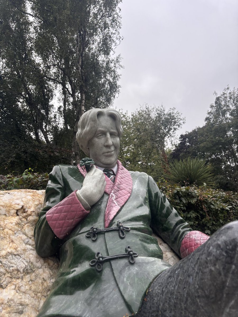 Amazing statue of ⁦<a href="/MRACotton/">Cotton</a>⁩