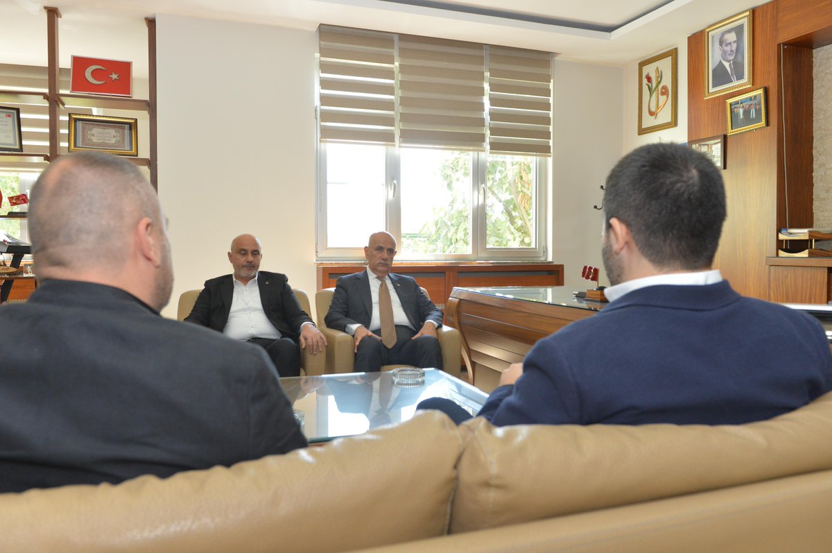 VahitKirisci's tweet photo. Tekstil şehri #Kahramanmaraş’ımıza değer katan firmalara ziyaretlerimiz devam ediyor.

Bugün de Alkaplar ziyaretimizde iplik üretim sektörünün durumu, istihdam kapasitesi ve  pazarlama potansiyeli ile ilgili bilgiler aldık.

Rabb’im yollarını açık, başarılarını daim eylesin. https://t.co/viy5OccIHT