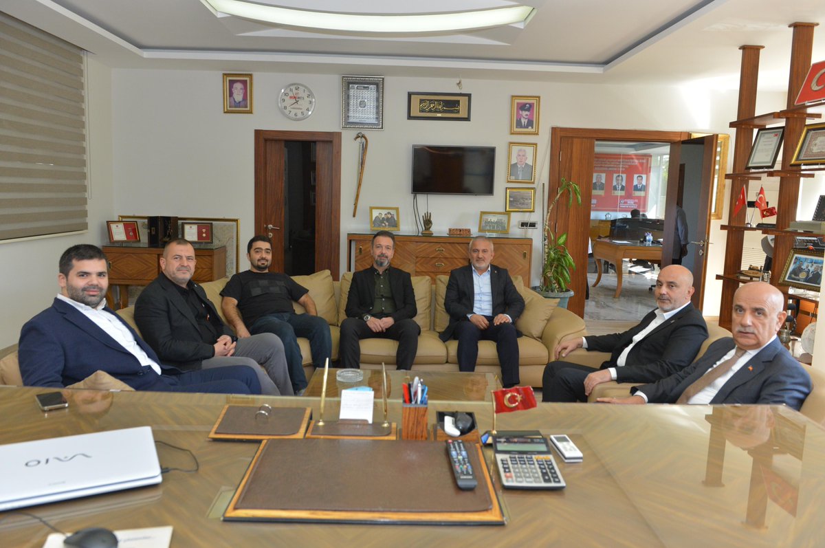 VahitKirisci's tweet photo. Tekstil şehri #Kahramanmaraş’ımıza değer katan firmalara ziyaretlerimiz devam ediyor.

Bugün de Alkaplar ziyaretimizde iplik üretim sektörünün durumu, istihdam kapasitesi ve  pazarlama potansiyeli ile ilgili bilgiler aldık.

Rabb’im yollarını açık, başarılarını daim eylesin. https://t.co/viy5OccIHT