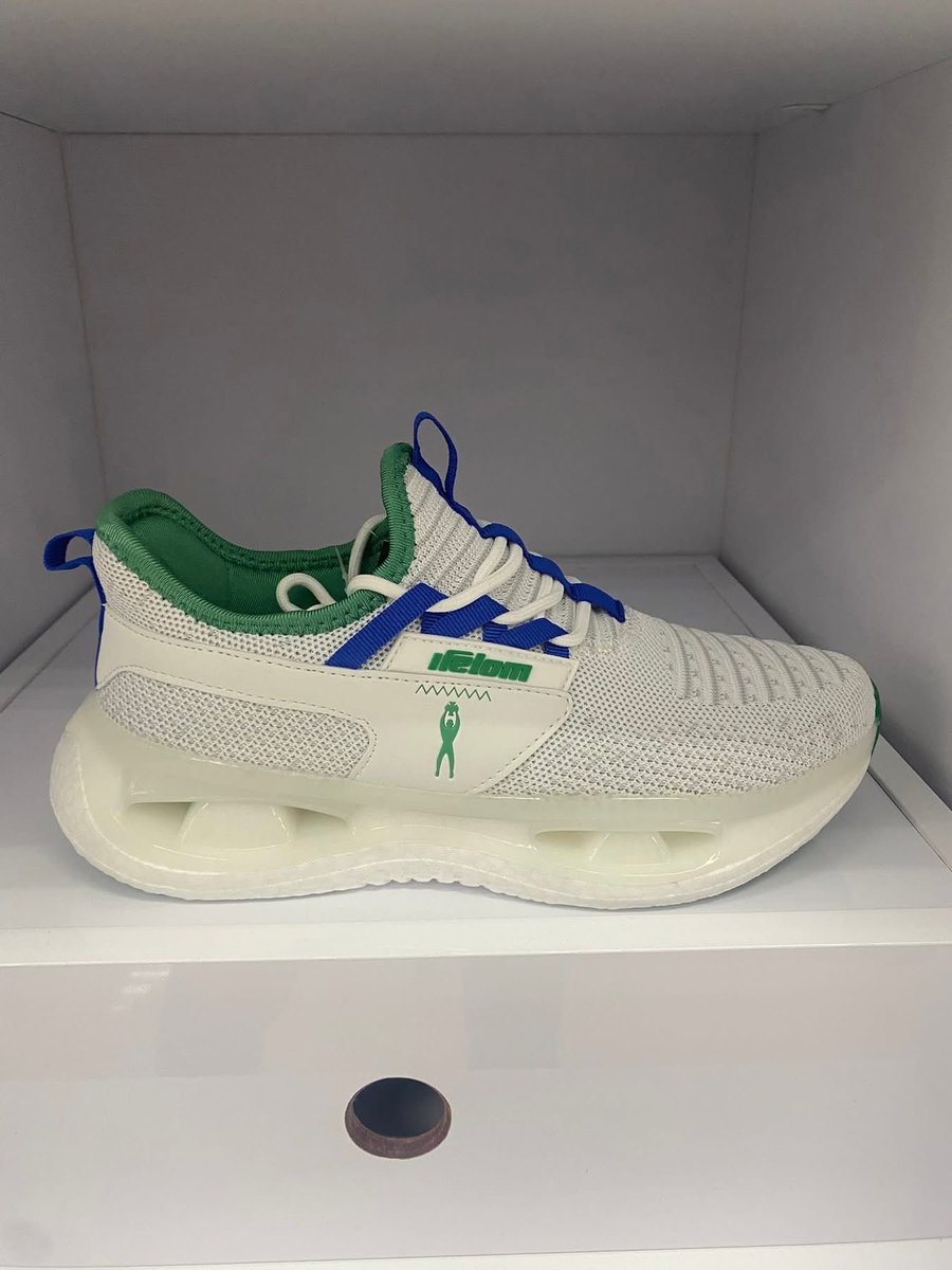 Am_Blujay's tweet image. While they're flying high, we're running the game 🏃‍♂️💨 #TakingOver #NoLimits" 
#Ifelom has arrived and proudly 🇿🇦 Check Your Sneaker at ifelom.co.za 

Stand a chance of winning @ifelom2025 sneaker by following them  x.com/messages/media…