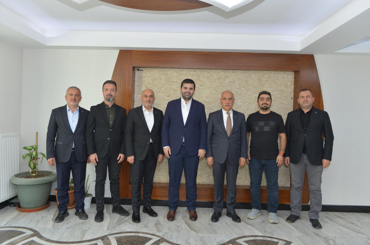 VahitKirisci's tweet photo. Tekstil şehri #Kahramanmaraş’ımıza değer katan firmalara ziyaretlerimiz devam ediyor.

Bugün de Alkaplar ziyaretimizde iplik üretim sektörünün durumu, istihdam kapasitesi ve  pazarlama potansiyeli ile ilgili bilgiler aldık.

Rabb’im yollarını açık, başarılarını daim eylesin. https://t.co/viy5OccIHT