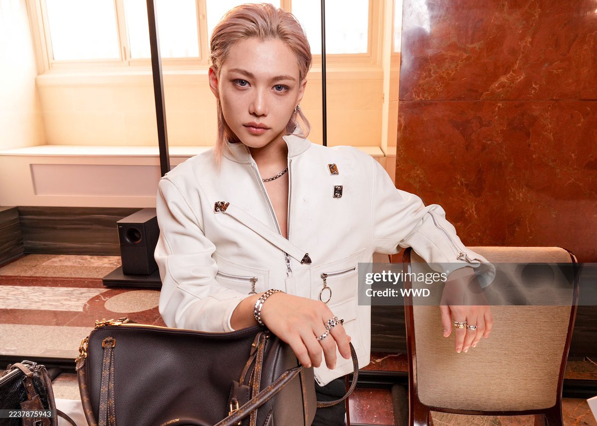 taeguide's tweet photo. [INFO] TOP 3 K-pop Idols at Paris Fashion Week Spring-Summer 2026 by Lefty (EMV) 

#1 V — Generated $13.1M for Celine*
#2 Felix — Generated $10.8M for Louis Vuitton
#3 Jisoo — Generated $10.4M for Dior 

*Taehyung posted twice and 2 days before tracking ended. 

CELINE PRINCE V 
CELINE AMBASSADOR TAEHYUNG 

#VxCELINEPFW #TAEHYUNGxCELINE #PFW @celineofficial