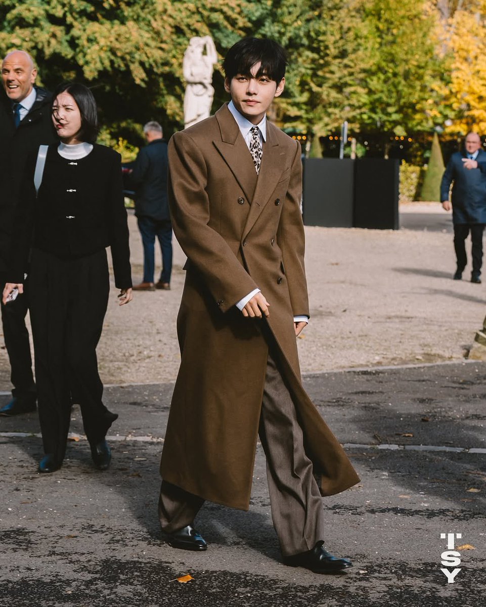 taeguide's tweet photo. [INFO] TOP 3 K-pop Idols at Paris Fashion Week Spring-Summer 2026 by Lefty (EMV) 

#1 V — Generated $13.1M for Celine*
#2 Felix — Generated $10.8M for Louis Vuitton
#3 Jisoo — Generated $10.4M for Dior 

*Taehyung posted twice and 2 days before tracking ended. 

CELINE PRINCE V 
CELINE AMBASSADOR TAEHYUNG 

#VxCELINEPFW #TAEHYUNGxCELINE #PFW @celineofficial
