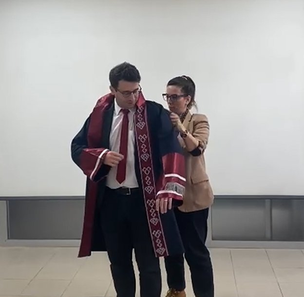 _zizil_'s tweet photo. "TSK’nın Profesyonelleşme Sürecinin Emekli ve Müstafi Uzman Erbaşlar Üzerinden Analizi" başlıklı tezimi 09.10.2025'te savunup Dr. unvanı aldım. Bu vesileyle başta tez danışmanım Doç. Dr. Melike AKBIYIK olmak üzere jürimde bulunan hocalarım ve emeği geçen herkese teşekkür ederim. https://t.co/WbLLCEnhu3