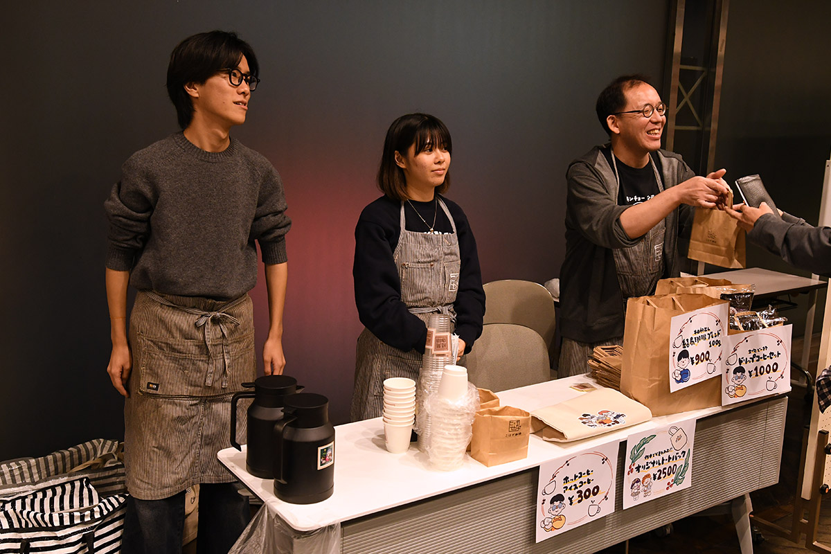 『第17回下北沢映画祭』B Program「結局珈琲」、北沢タウンホールが完全に満席での上映でした！　主演の藤原さくらさんも舞台挨拶に登壇し、撮影裏話も盛りだくさん。楽しい一時を過ごすことができました！！　終演後のこはぜ珈琲物販は80名を超える行列に、これは伝説になりそうです
#下北沢映画祭