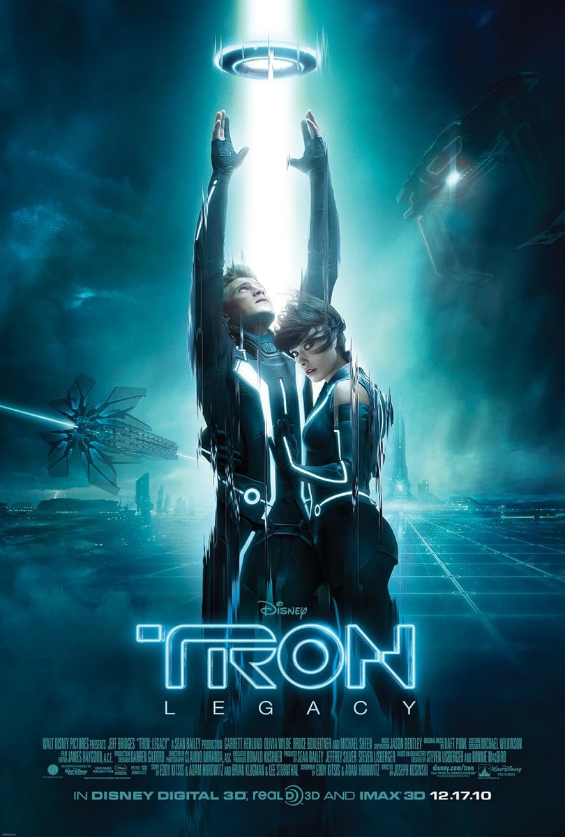 久しぶりに「#トロンレガシー」をプロジェクターで3D上映

喋っているシーン以外は最高😍　喋りだした途端に眠くなるのは仕様ｗ

サントラ、エッジが光る衣装＆建物＆乗り物にアクリルつるつる質感、クオラの脚と眼力、は～好き💕