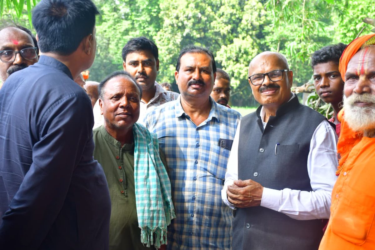 JPYADAV_BJP's tweet photo. नरपतगंज विधानसभा अंतर्गत दरगाहीगंज पंचायत वार्ड 6 के निवासी स्व. सूर्यनारायण मंडल जी के निधन का समाचार अत्यंत दुखद है।
ईश्वर दिवंगत आत्मा को शांति व परिजनों को शक्ति दें।
🙏#Shradhanjali #Condolences #RestInPeace #SuryanarayanMandal #Narpatganj #JayPrakashYadav #PeacefulDeparture https://t.co/9B41gBaMxV