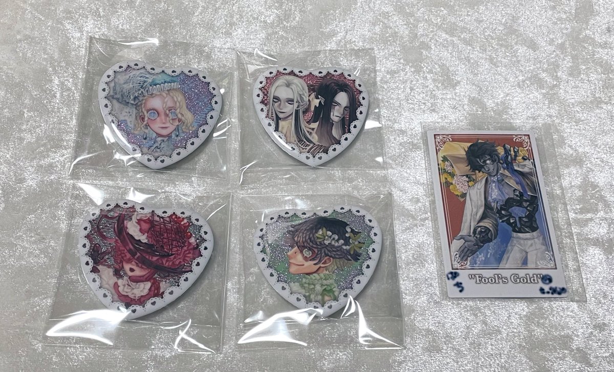 t_7630_'s tweet photo. 【譲渡/交換】第五人格　IdentityV   ラメキラハート缶バッジコレクション　Sweet World Story

譲：レディ・ファウロ、⭐︎白黒無常、昆虫学者、⭐︎探鉱者
求：定価+送料 or 異種 フールズ・ゴールド

譲渡時星印は無印を含めてお願い致します。また、お支払いはpaypayにて。
宜しくお願い致します。 https://t.co/30YHSPL4wy