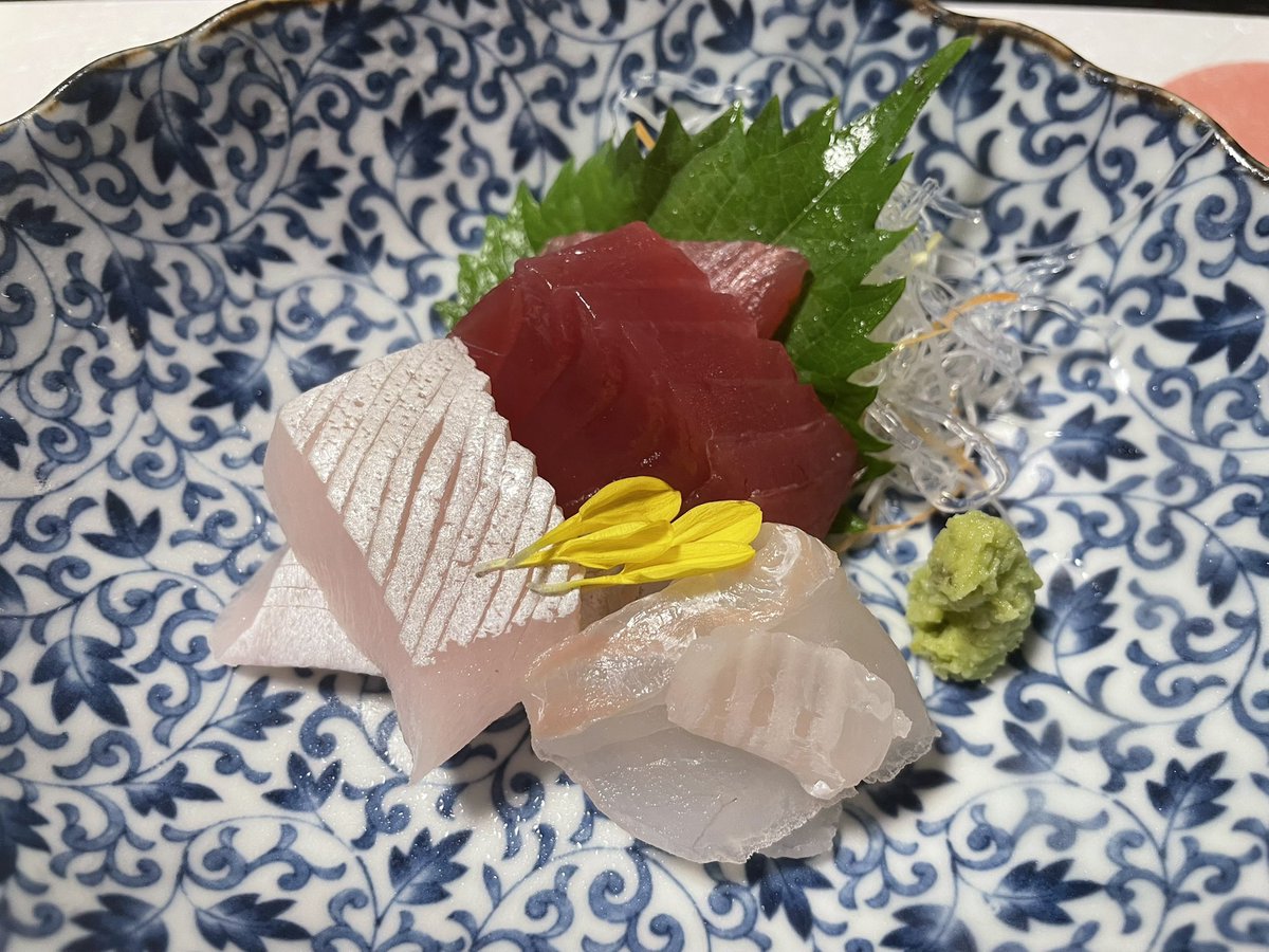 starnesu777's tweet photo. 本日、結婚13周年を無事に迎えることができました💐

この13年間、迷惑ばかりかけてきましたが…😅
それでもこうして捨てられず（笑）、
いつも支えてくれている奥さんに本当に感謝です☺️

言葉では伝えきれませんが、
どんな時も味方でいてくれる存在がいること。
それが何よりの幸せだと感じます❣️

#嫁に感謝　#恐妻家