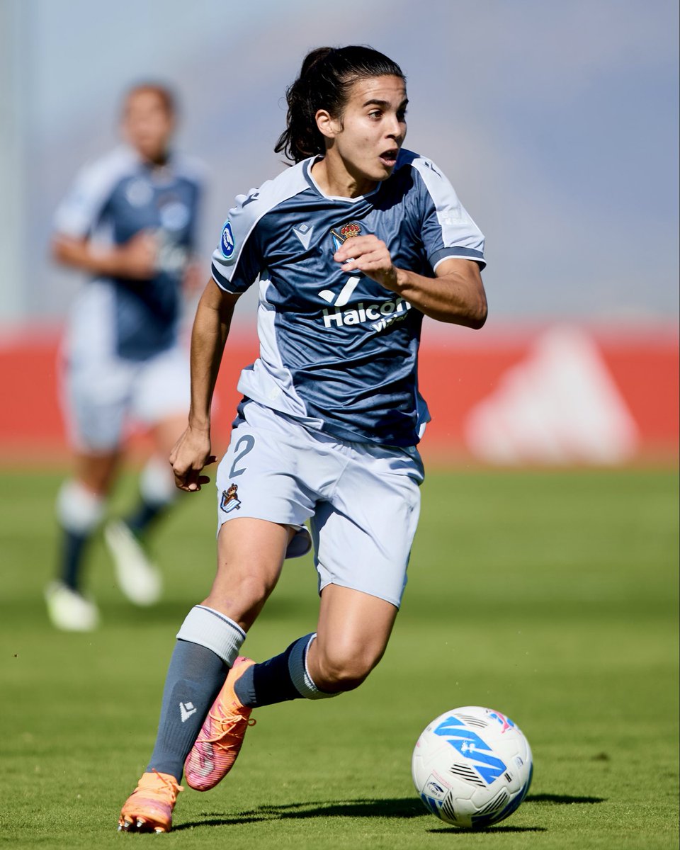 🧱 La primera titularidad de 𝐂𝐥𝐚𝐮𝐝𝐢𝐚 𝐅𝐥𝐨𝐫𝐞𝐧𝐭𝐢𝐧𝐨 en la zaga txuri-urdin

#LigaFMoeve | #GranadaRealSociedad