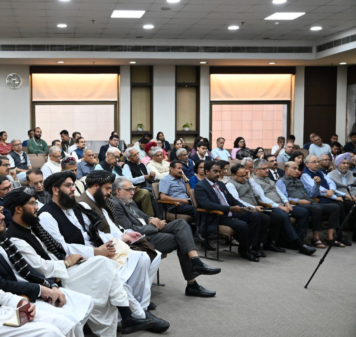 MdZeyaullah20's tweet image. तालिबान के विदेश मंत्री मुत्ताक़ी की दिल्ली यात्रा, महिला पत्रकारों को बाहर रखने पर मचा बवाल

अफगानिस्तान के विदेश मंत्री मावलवी आमिर खान मुत्ताक़ी ने 10 अक्टूबर को नई दिल्ली में भारत के विदेश मंत्री एस. जयशंकर से मुलाकात की। इस मुलाकात में विकास सहायता, व्यापार और सुरक्षा जैसे…