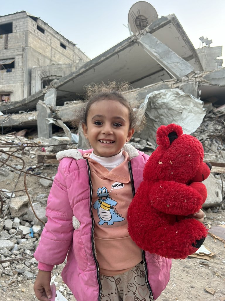 BasharInshasi's tweet image. My name is Rahaf . I don't need likes, I don't need views. I just need food 🙏🥺
If you're browsing, please leave a dot. It's just a dot
gofund.me/db117389