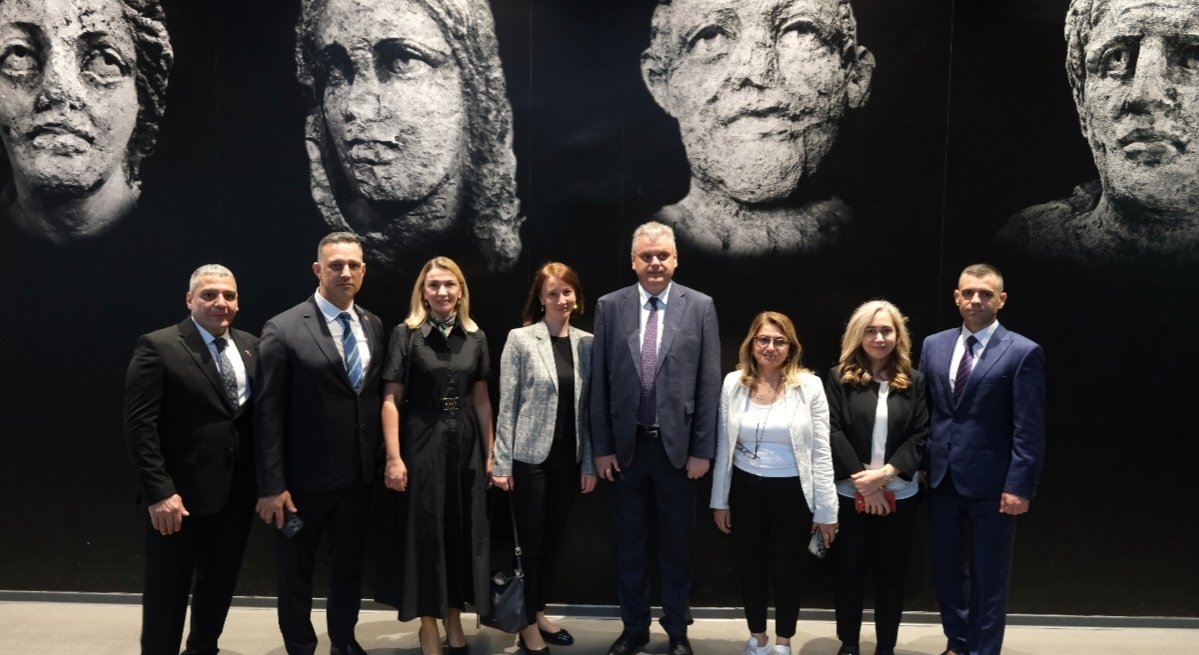 moldovamersin's tweet photo. Sayın Büyükelçi Oleg Serebrian ve Eși Sayın Snejana Serebrian,Sayın Konsolos Vadim Sobol,Mersin Arkeoloji Müzesi’ni ziyaret etmişlerdir.Müze Müdürlüğü tarafından sağlanan kapsamlı bilgilendirme ve nazik rehberlik için teşekkür ederiz. https://t.co/UIHu3iXlWe