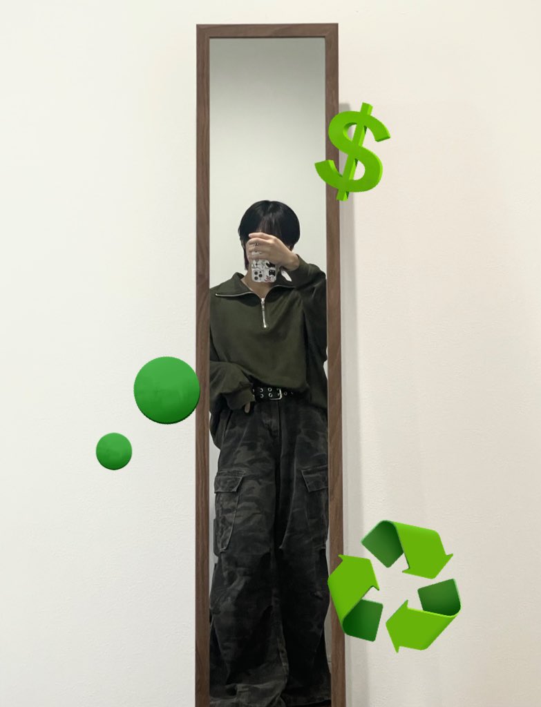 長袖の季節ｷﾀｰ🍂
今日寒すぎ。

この日は真緑🦖⋆͛