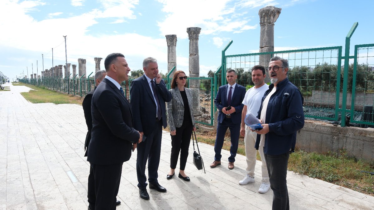 moldovamersin's tweet photo. Sayın Büyükelçi Oleg Serebrian ve Eși Sayın Snejana Serebrian, Say��n Konsolos Vadim Sobol, Soli Pompeiopolis Arkeoloji Kazı Alanını ziyaret etmişlerdir. Kazı Başkanlığı ve ekibinin sahadaki bilgilendirmeleri ve nazik ev sahipliği için teşekkür ederiz. https://t.co/cVqzBwkkHR