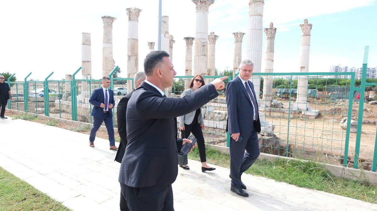 moldovamersin's tweet photo. Sayın Büyükelçi Oleg Serebrian ve Eși Sayın Snejana Serebrian, Say��n Konsolos Vadim Sobol, Soli Pompeiopolis Arkeoloji Kazı Alanını ziyaret etmişlerdir. Kazı Başkanlığı ve ekibinin sahadaki bilgilendirmeleri ve nazik ev sahipliği için teşekkür ederiz. https://t.co/cVqzBwkkHR