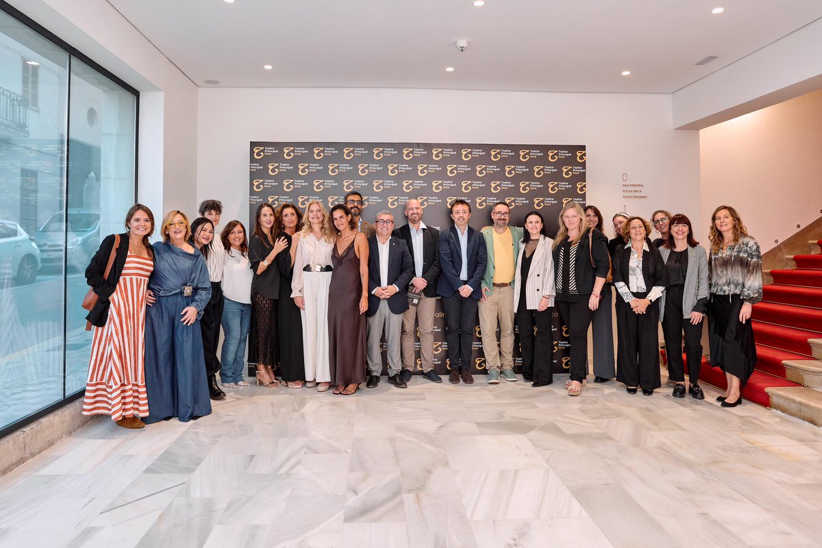 Gràcies per posar veu i cara a una realitat que toca tantes vides amb SACAR PECHO 🎀 Gràcies per compartir el vostre testimoni i, a tot l'equip mèdic i audiovisual que ho ha fet possible

Moltes gràcies al públic per omplir tots els racons del teatre 💞