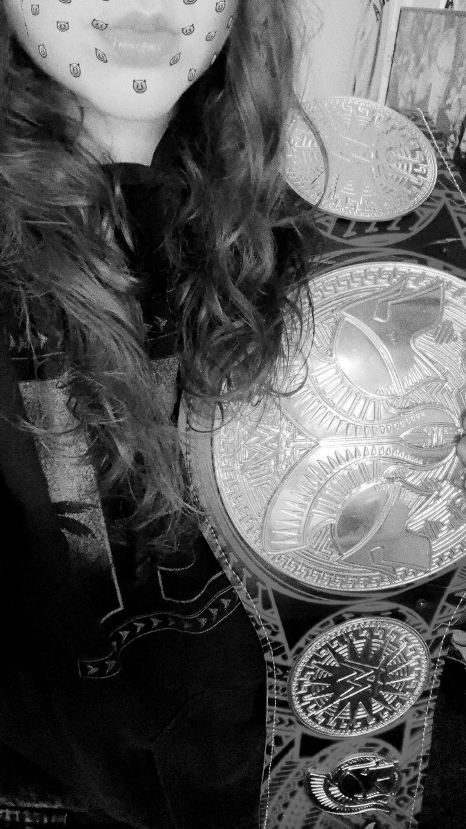 j_ucey's tweet image. I love my usos belt 🖤
#TheUsos #jimmyuso #jeyuso #wwe #media