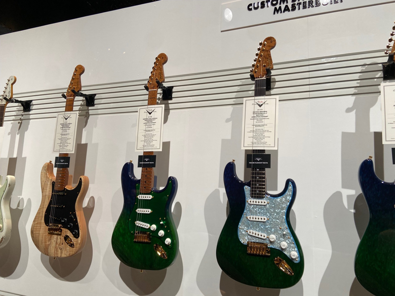 rockhouse_ikebe's tweet image. 本日から開催されております #FenderExperience2025 に先立ち行われました『Custom Shop Show』に参加してまいりました♪
このショーの為に特別に製作された極上品がずらりと並ぶ光景は圧巻‼️
その様子を少しご紹介します📷
ゲットした製品も幾つかありますので入荷をお楽しみに🎸#フェンダー #イケベ