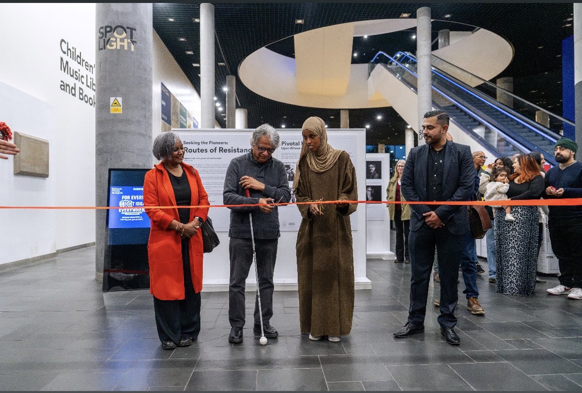 ayanmoaden's tweet image. Honoured to cut the ribbon for Birmingham Race Impact Group’s Seeking the Pioneers Exhibition at the Library of Birmingham- launched in honour of #BlackHistoryMonth.

The youngest on the list, yet deeply humbled🥹❤️

May the city always kiss your palm. 🤍
