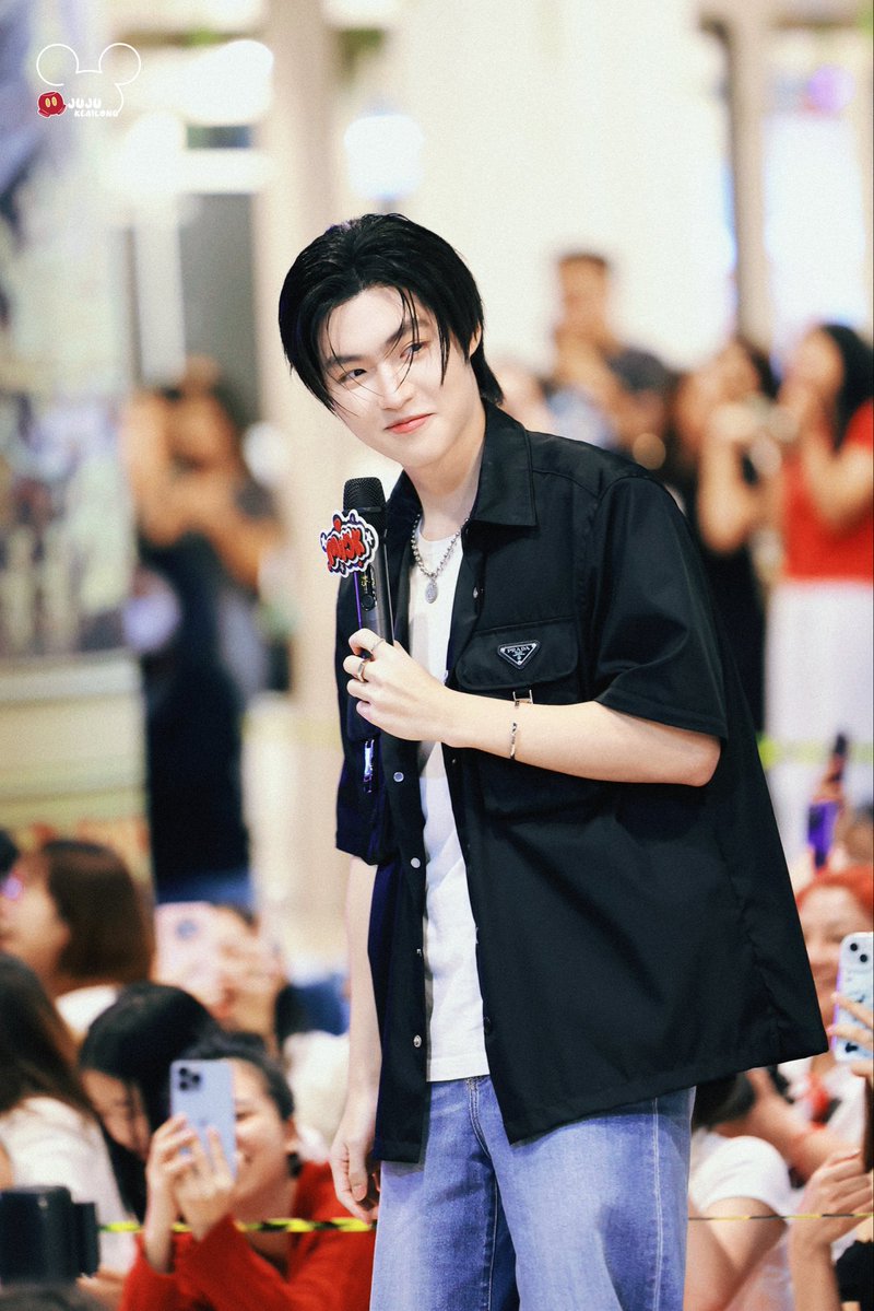 jujukeailong's tweet image. แอบยิ้ม🥹🥹🫠🫠🫠

LUKEMICK FIRST FANSIGN

#GMMTVFANIVALxLukeMick
#LukeMick #lukeso_ #mickmetas
111025