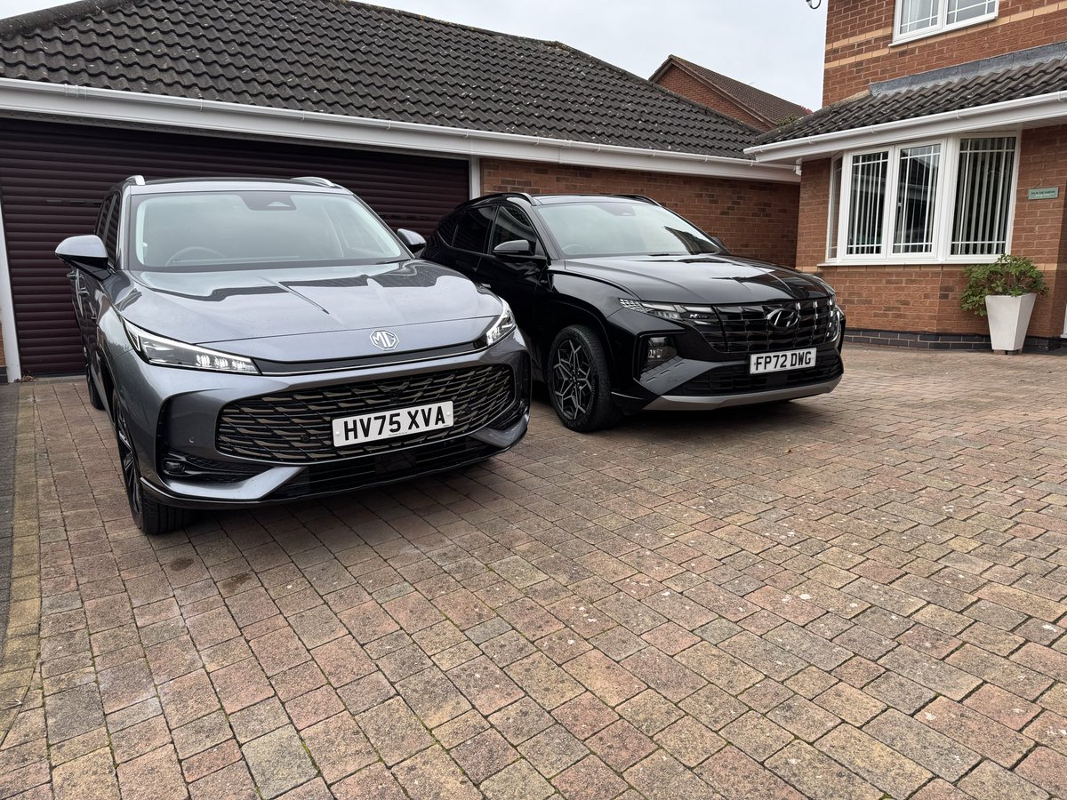 deanpb_author's tweet image. I had a car swap this week. My first time in an MG since I left MG Rover in April 2005 when it went bust.