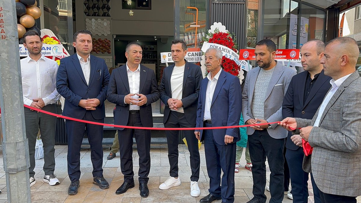 erdogan_ugr's tweet image. #Denizli #Ticaret Odamızdaki (#DTO) üyelerimizden Özkale #Yapı #Market #Fabrika #Toptan Satış #Mağazası&apos;nın üçüncü şubesinin Saraylar Mahallesi Ahi Sinan Caddesi&apos;nde hizmete girmesinde, değerli #girişimcimiz Sayın Mehmet Karaayvaz&apos;ı yalnız bırakmadık.