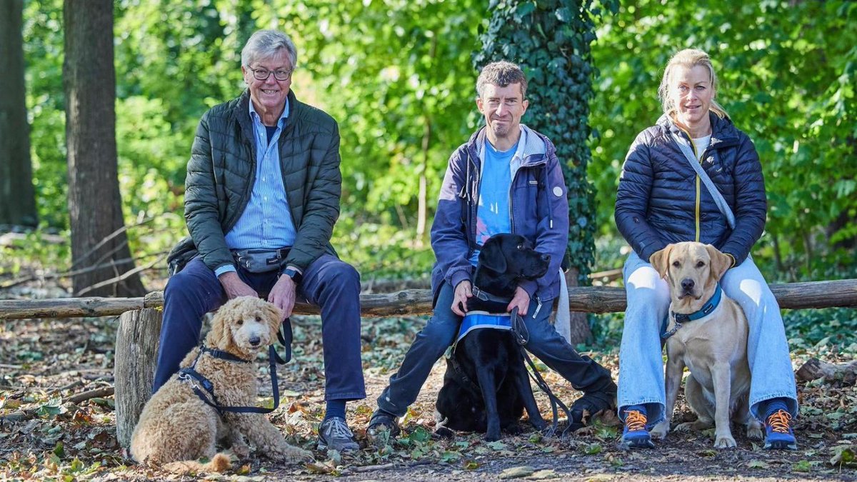 morgenpost's tweet image. Vierbeinige Alltagshelfer: Wenn Hunde die Socken bringen morgenpost.de/berliner-helfe…