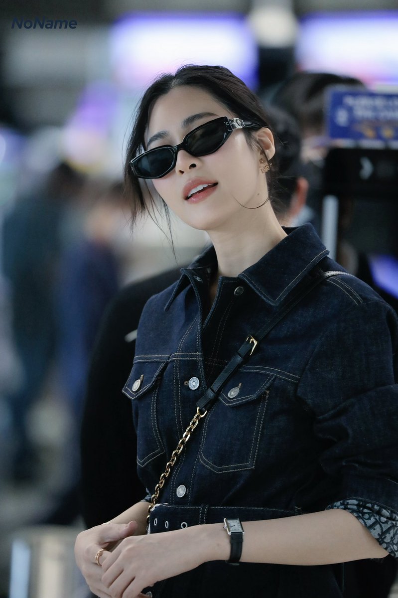 OrmWenRyu's tweet image. I introduce Lingling Kwong &amp;amp; Orm Kornnaphat aka no 1 gl cp from Thai &amp;amp; congratulations to everyone 🤍✌️

#Linglingkwong #Ormkornnaphat 
#LingOrm #Dior #DiorSS26 
#ParisFashionWeek #PFW