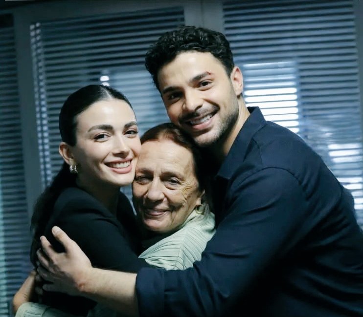 SevalaKres44's tweet photo. prijateljstvo ekipe
#GünZil #GunAs #AzAs
#GözleriKaradeniz https://t.co/GW4xCqdgcT
