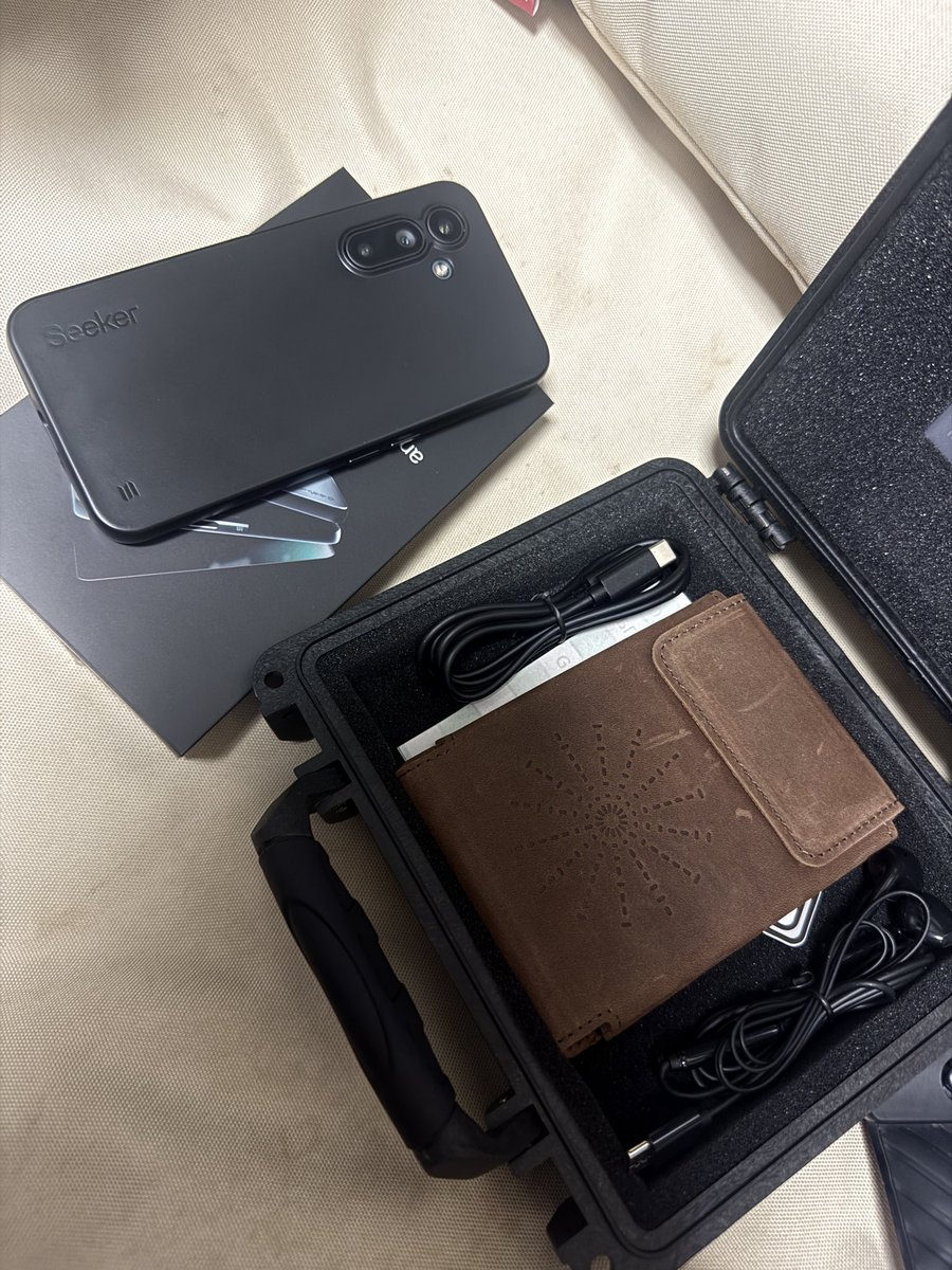 visualartist_k's tweet photo. @freedomfactory and @solanamobile https://t.co/Pe3LkX0Eum