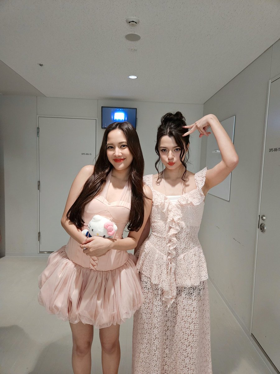 IDOLFACTORYTH's tweet image. ส่งท้ายงานวันนี้ด้วย ความหวานและความเท่ห์ นะค้าาาา

#FreenBeckyFMinOsaka
#BillyBabeFANMEETinOSAKA
#FayMayFMInOsaka
#PoomSaintFMinOSAKA
#IDOLFACTORYFMINOSAKA