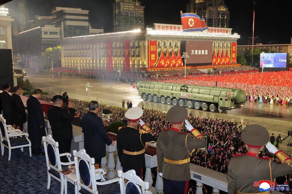 🇰🇵 North Korea has unveiled its new intercontinental ballistic missile, the Hwasong-20, capable of carrying multiple nuclear warheads and striking targets up to 15,000 km away, according to Pyongyang.

The Wall Street Journal writes that Kim Jong Un used the parade to display the