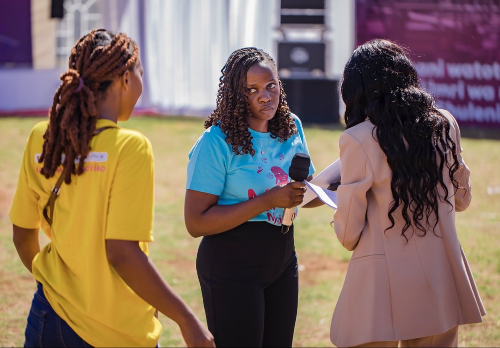 Ajenda ya Msichana 2025 inalenga kuziba pengo la kidijitali, kiuchumi na kielimu.
Kaulimbiu mpya: “Wasichana na Ujuzi kuelekea Dira 2050.”
Ujuzi ni silaha na nyenzo ya kujikwamua kijamii na kiuchumi.
#AjendaYaMsichana2025
<a href="/MsichanaUwezo/">Msichana Initiative</a>