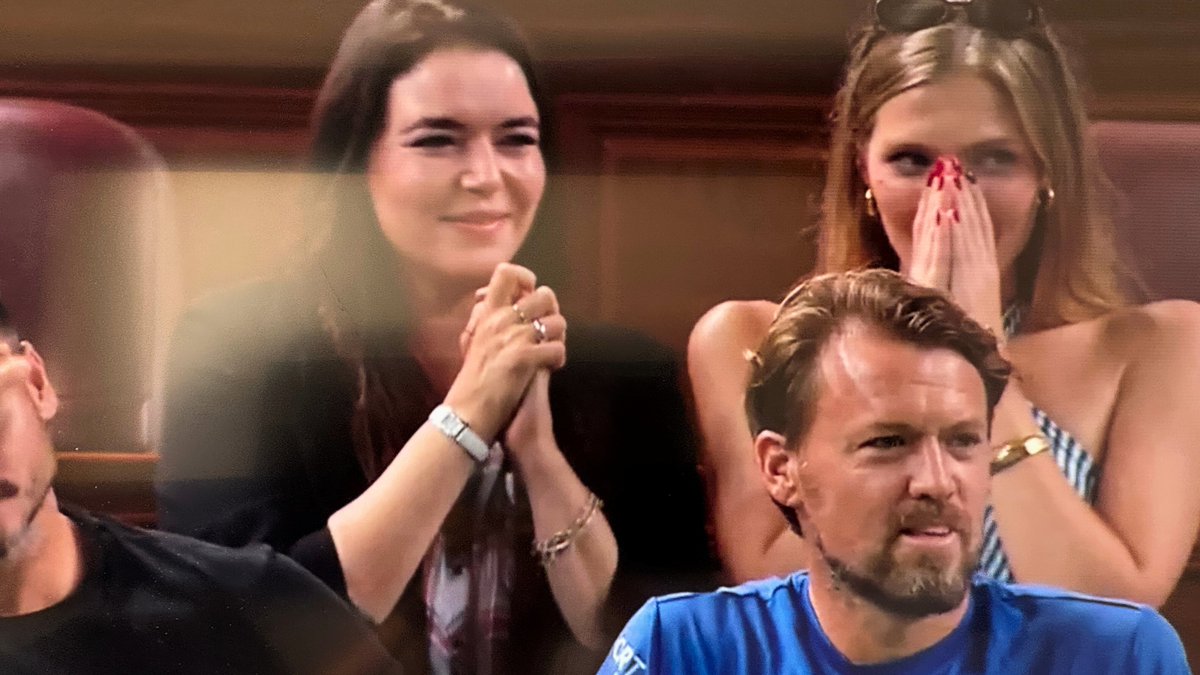 monaco__info's tweet image. « C’est fou, c’est fou »… L’exploit XXL de Valentin VACHEROT !

Sous les yeux de la Présidente de la Fédération Monégasque de Tennis, Mélanie-Antoinette DE MASSY, le tennisman monégasque remporte son duel 6-3 6-4 face à Novak DJOKOVIC et s’envole pour la finale.

@atptour