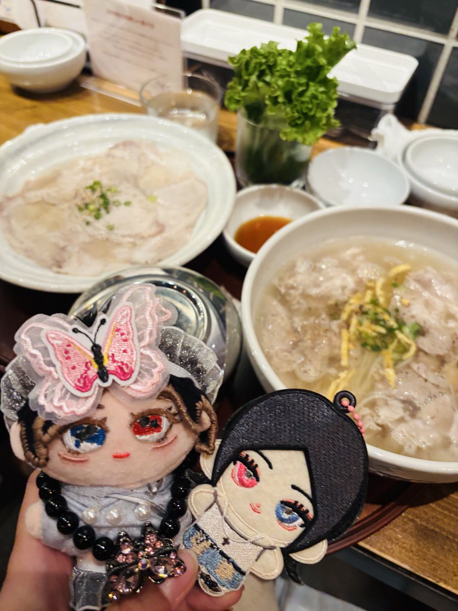 api4lov's tweet image. 【xlov】#RUI 
実はうちの自作ぬいぐるみのbaby ruiちゃんはコンセプトによって，ヘアーチェンジする為にウィッグ仕様になっております♡

WUMUTIに赤髪❤️HYUNに金髪🩵HARUに茶髪💛にする予定が

まさかのRUIが青髪🩷きた‼︎
からの金髪💨

只今，カムバまでどうしていいかわからず，保留中。