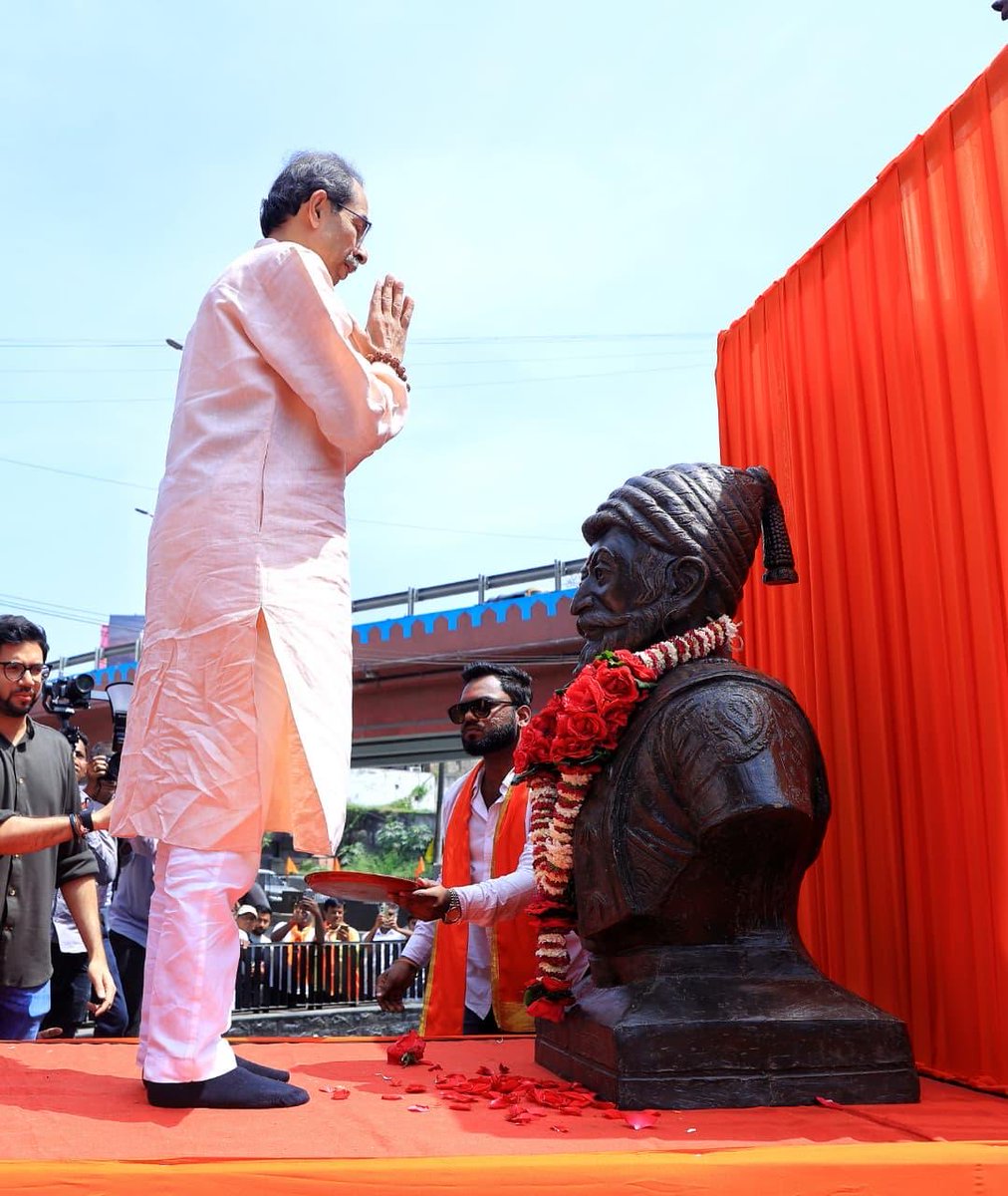 ShivSenaUBT_'s tweet image. अतिवृष्टीमुळे हवालदिल झालेल्या मराठवाड्यातील शेतकऱ्यांनी ‘हंबरडा मोर्च्याच्या’ माध्यमातून महायुती सरकारविरोधात आक्रोश करत, सरकारला पुन्हा एकदा जाब विचारला आहे!
पक्षप्रमुख मा.श्री.उद्धवसाहेब ठाकरे ह्यांच्या नेतृत्वाखाली छत्रपती संभाजीनगर येथे क्रांती चौकातून सुरु झालेल्या ह्या…