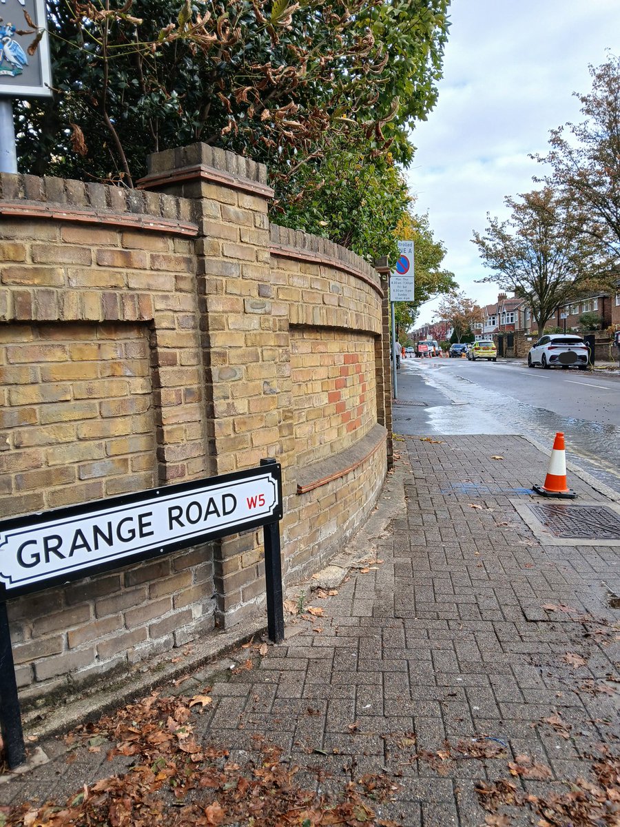 MPSEalingCommon's tweet photo. Residents for your awareness, GRANGE ROAD, W5 is closed due to a burst water pipe. The road has been closed from the jct of ST MARY'S ROAD. Thames Water is currently on scene working on situation. #ealingcommon #roadclosure https://t.co/TRxshaHi8B