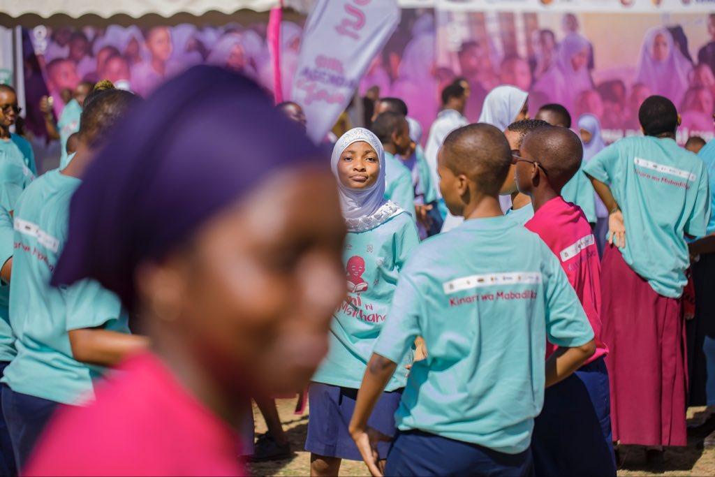 Wasichana 250 kutoka mikoa yote wanakutana Dar es Salaam kutoa tamko lao mbele ya viongozi, serikali na wadau.
Watadai haki, nafasi na mustakabali wao.
Jiunge nasi kusikiliza sauti ya mabadiliko.
#AjendaYaMsichana2025 #Tanzania2050
<a href="/MsichanaUwezo/">Msichana Initiative</a>