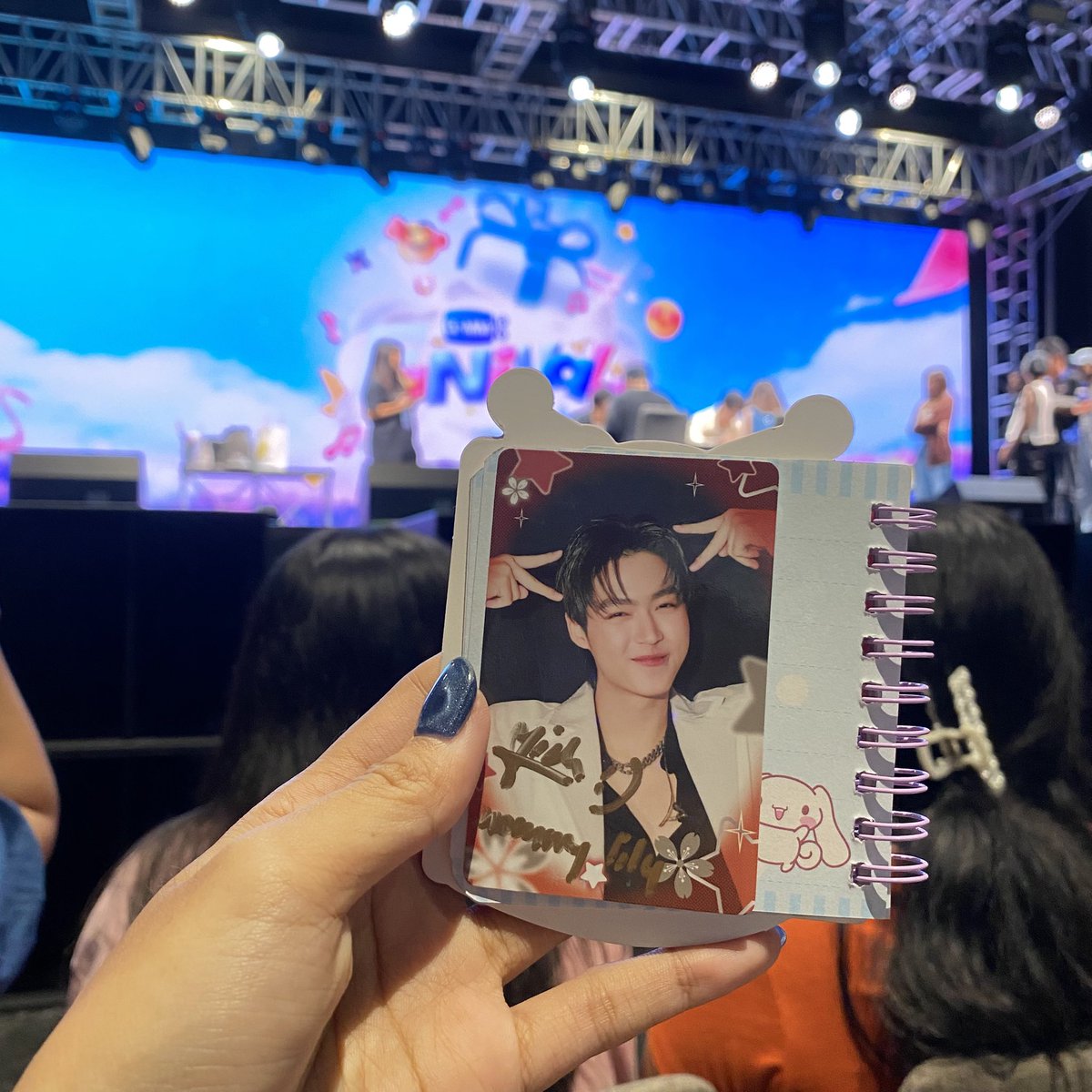 halfmyhppness's tweet image. 🦊 what is your name
👩🏻 Lilly
👩🏻 Luke can u make alarm wake up for me, like good morning mommy
🦊 oh oke, your name is lilly right ? 
👩🏻 ya ya 
🦊 good morning lilly, mommy lilly, wake up 🥰

👩🏻 : can you u make alarm wake up for me, like good morning mommy lilly wake up 
🐰 :…